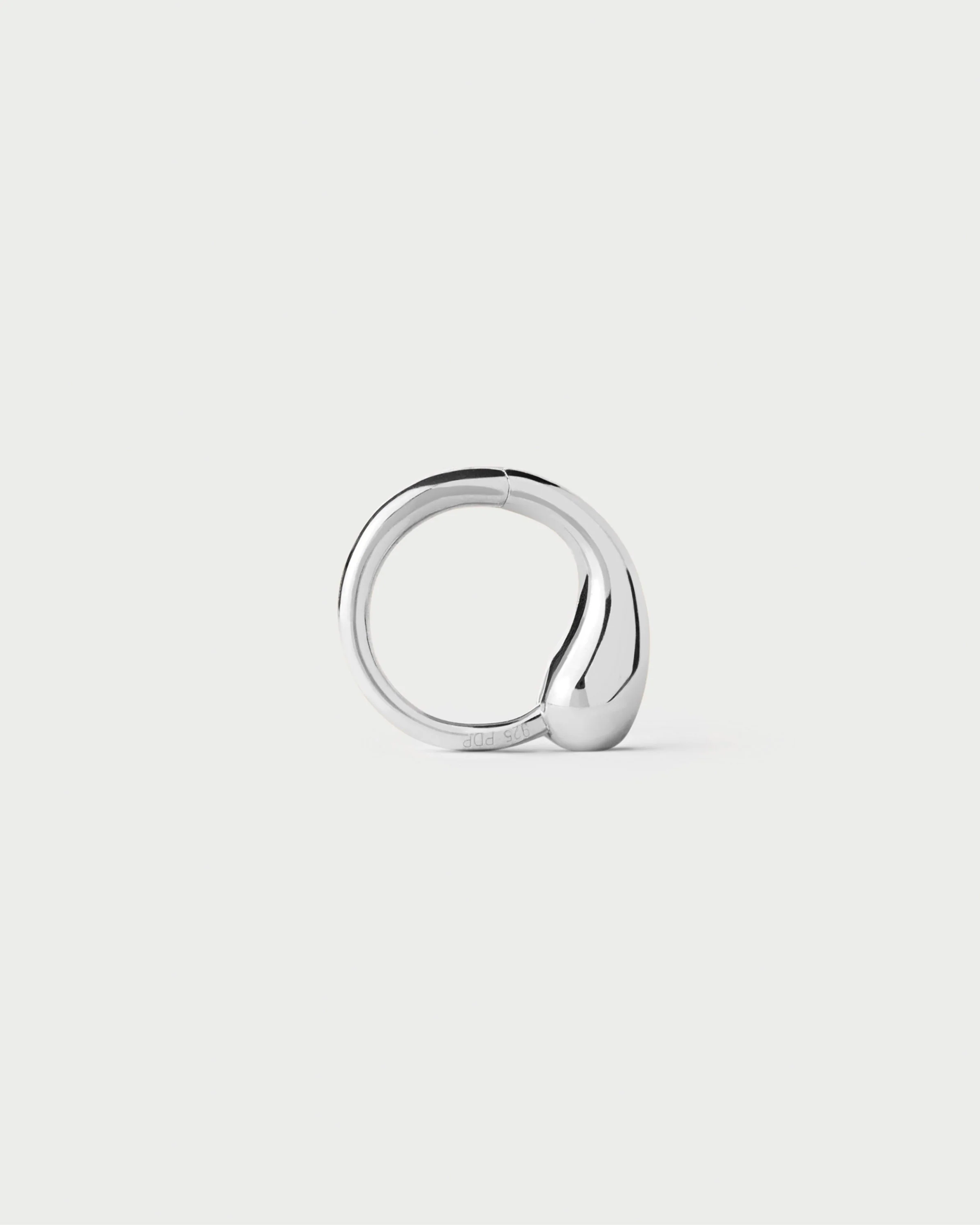 Loop silver single hoop 4 Loop silver single hoop