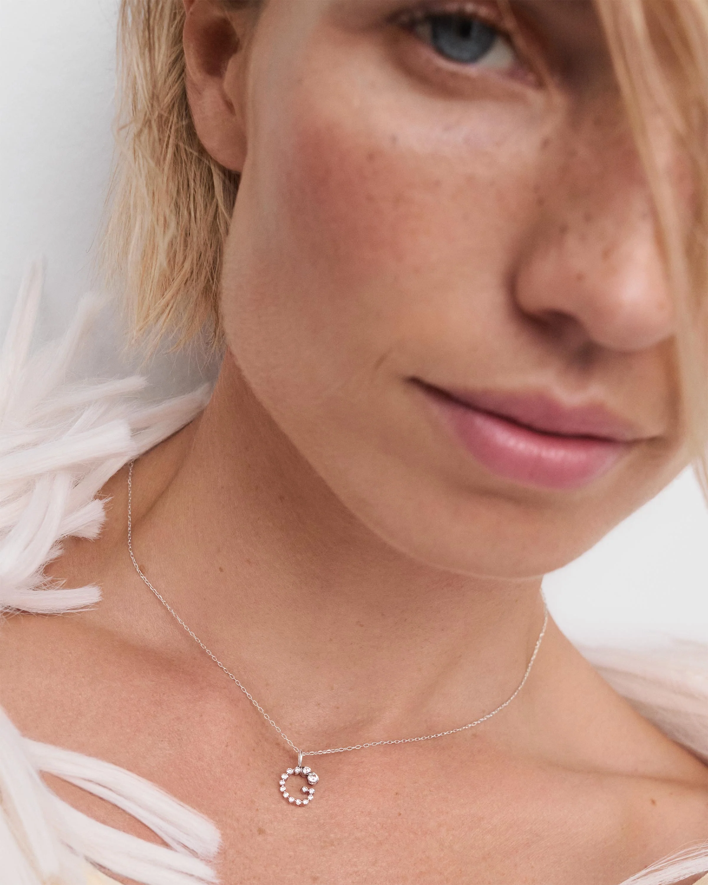 Diamonds and white gold G initial pendant