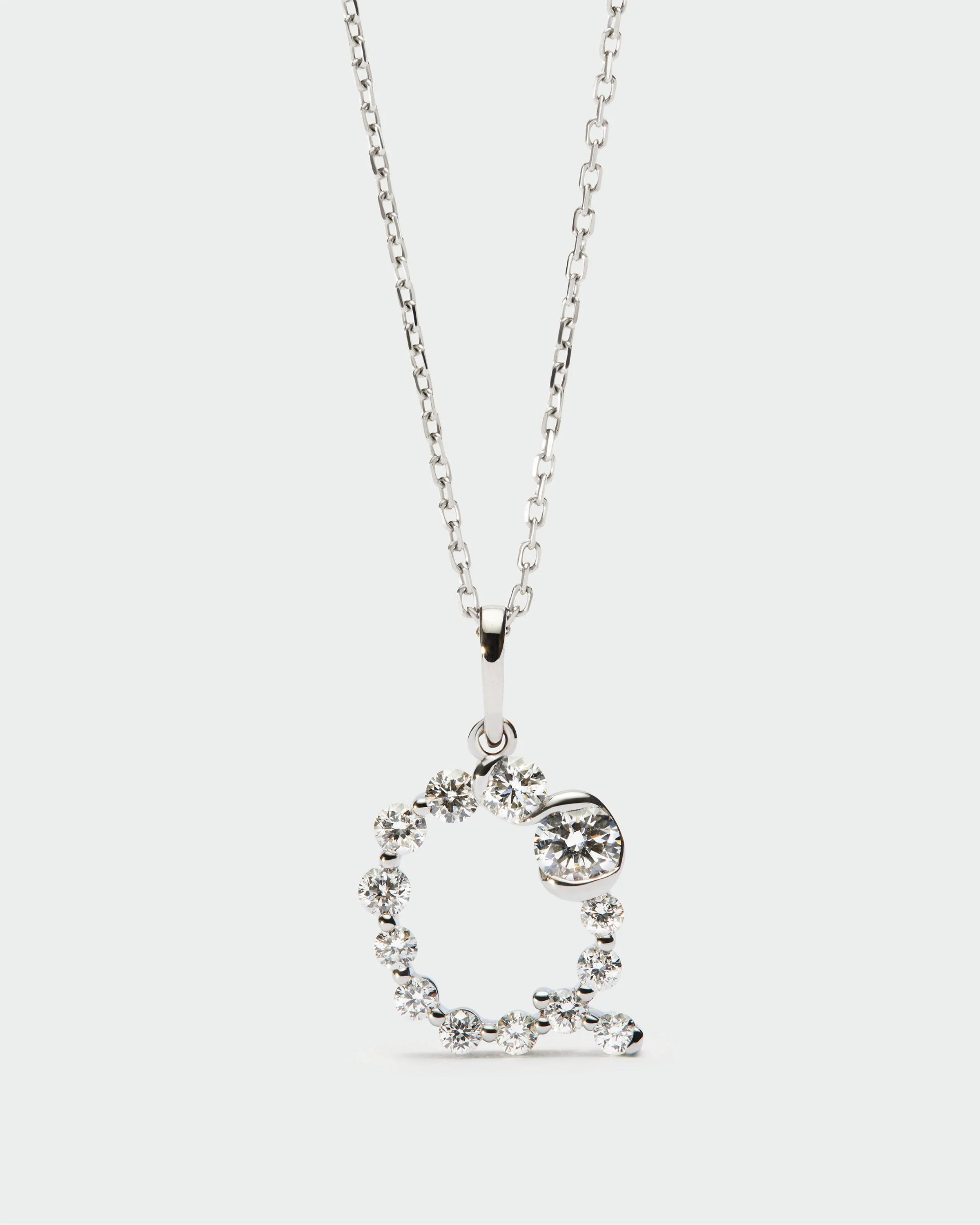 Diamonds and white gold Q initial pendant 3 Diamonds and white gold Q initial pendant
