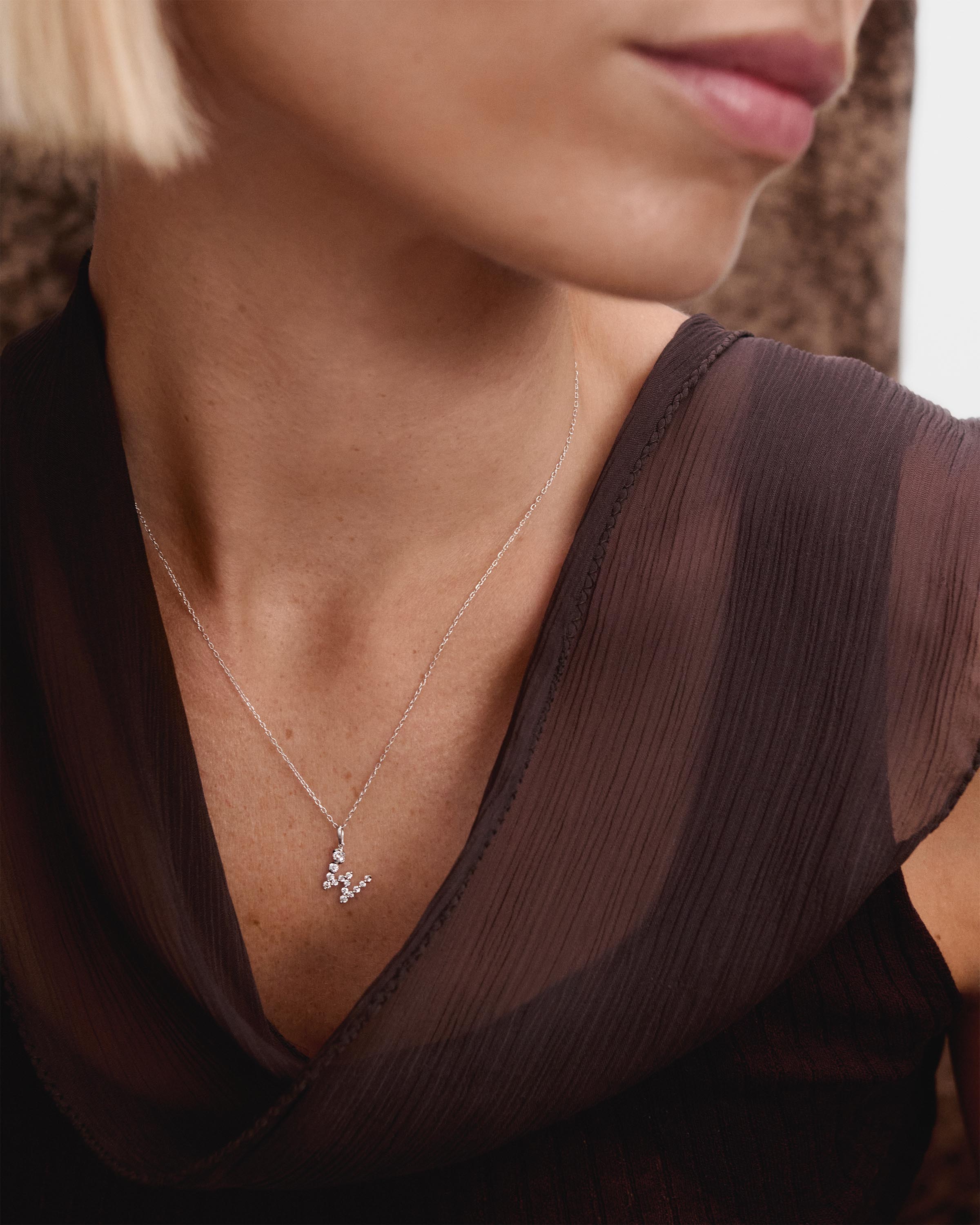 Diamonds and white gold W initial pendant 6 Diamonds and white gold W initial pendant