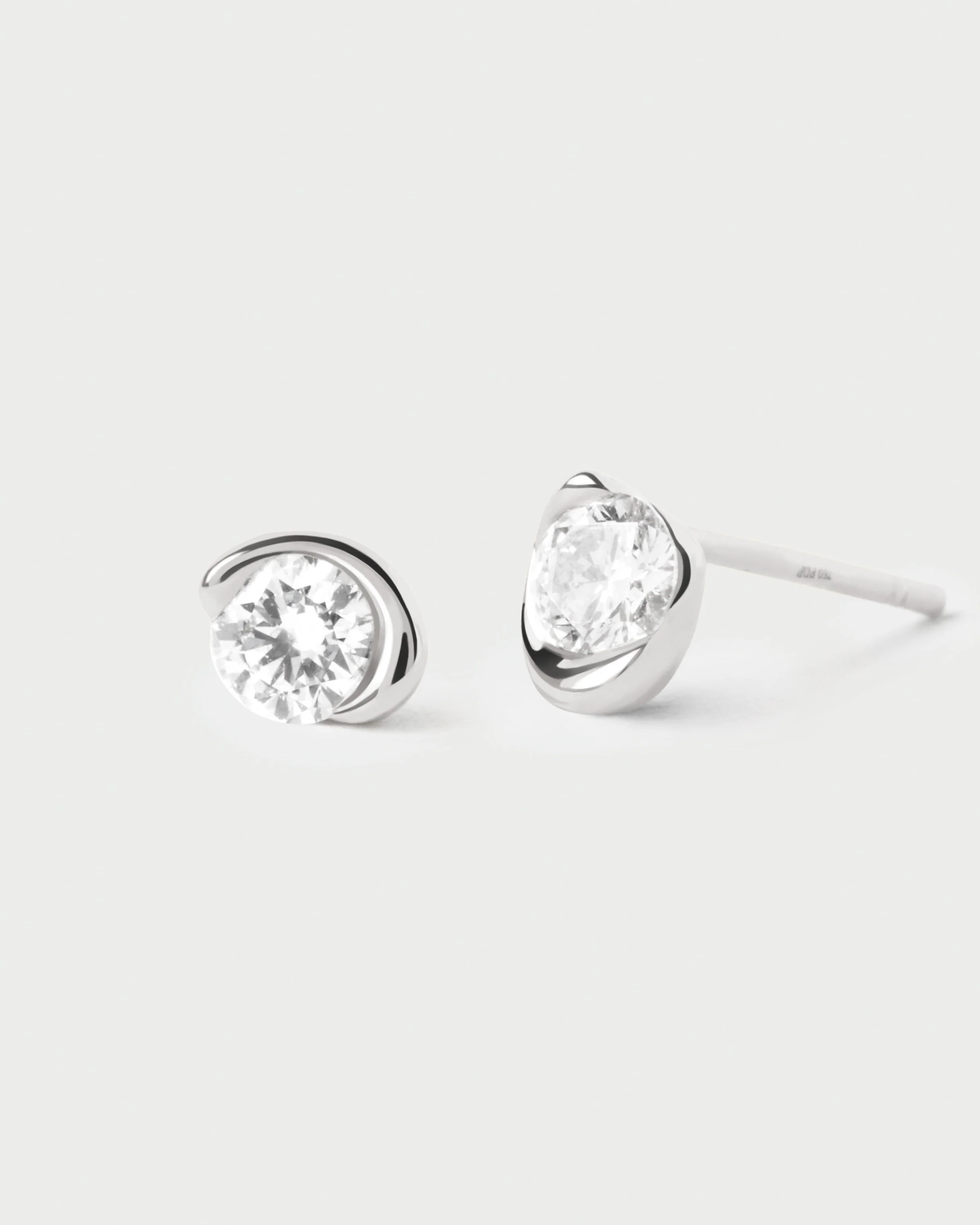 Diamonds and white gold Delia stud earrings